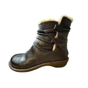 UGG Caspia Winter Boots Shearling Lined Women's Size 10 Black Lace Up Cozy
